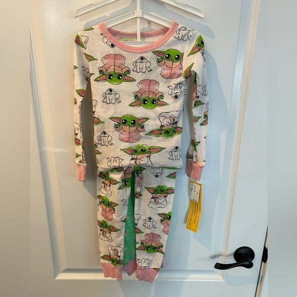 Copy - Nwt Disney 4 Piece Pajama Sets “Mandalorian- Baby Yoda” Size 4 - Picture 3 of 5